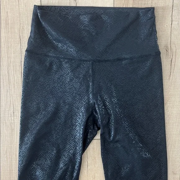 Aerie Offline Black Patterned Leggings - Picture 3 of 3